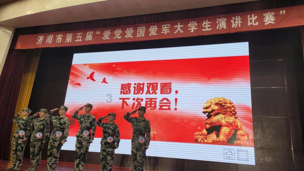 他成为皇帝后送给乡亲18缸咸菜，乡亲扔了17缸后打开一看顿时傻眼